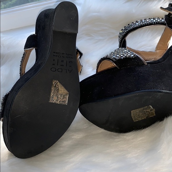Barely worn Aldo suede with clear decals wedges - Picture 4 of 4